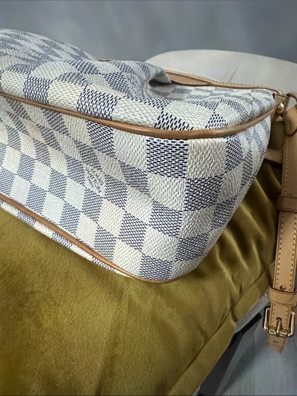 Louis Vuitton Damier Azur Siracusa Crossbody - Picture 3 of 16